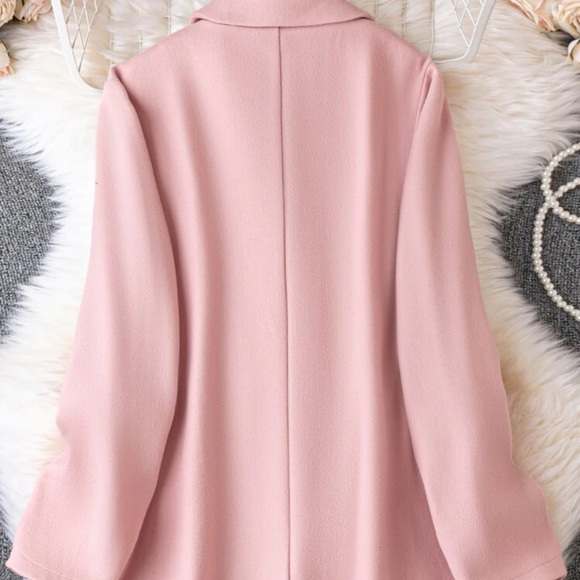 Beautiful woman overcoat - Picture 2 of 8